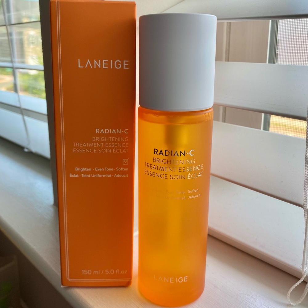 LANEIGE
Radian-C Brightening Treatment Essence